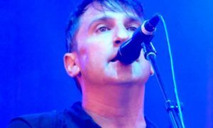 Escucha el nuevo sencillo de Greg Dulli It Falls Apart