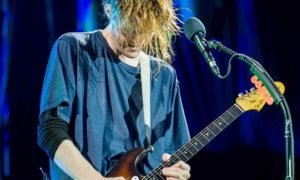 Josh Klinghoffer durante un concierto