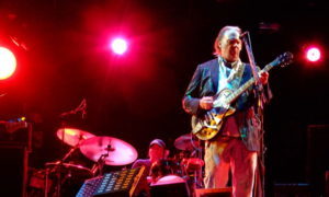 Neil Young dos discos y un film concierto en 2020