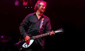 Peter Buck de REM en 2008