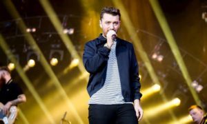 Sam Smith muestra las nalgas en Instagram