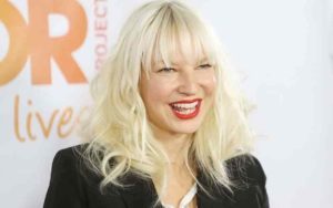 Sia durante un evento musical en 2018