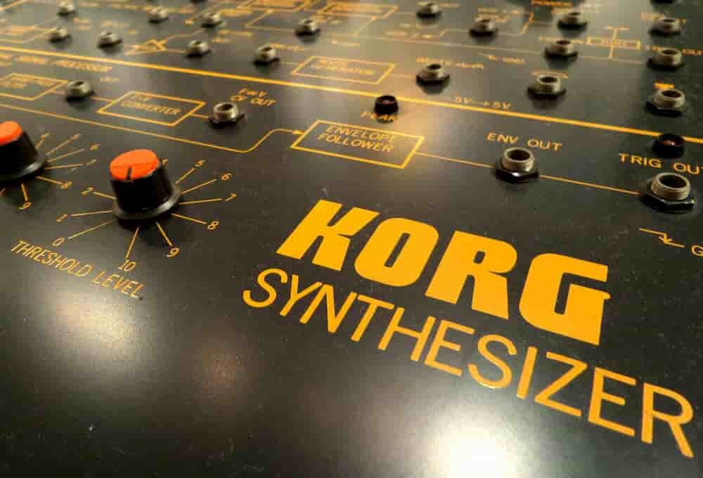 Moog y Korg sintetizadores