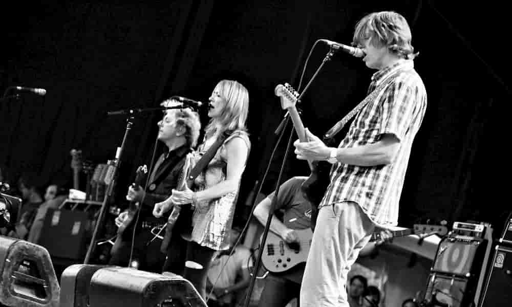 Sonic Youth durante un concierto en 2010