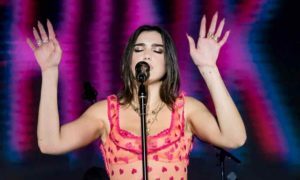 Dua Lipa en California en 2018