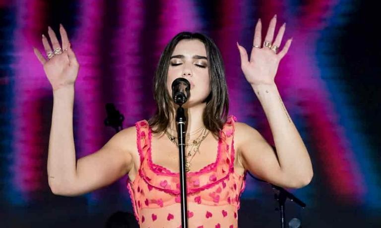Dua Lipa en California en 2018