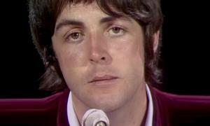 Paul McCartney canta Hey Jude