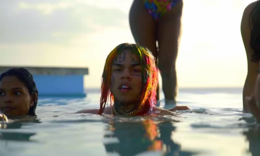 Tekashi 6ix9ine en la piscina