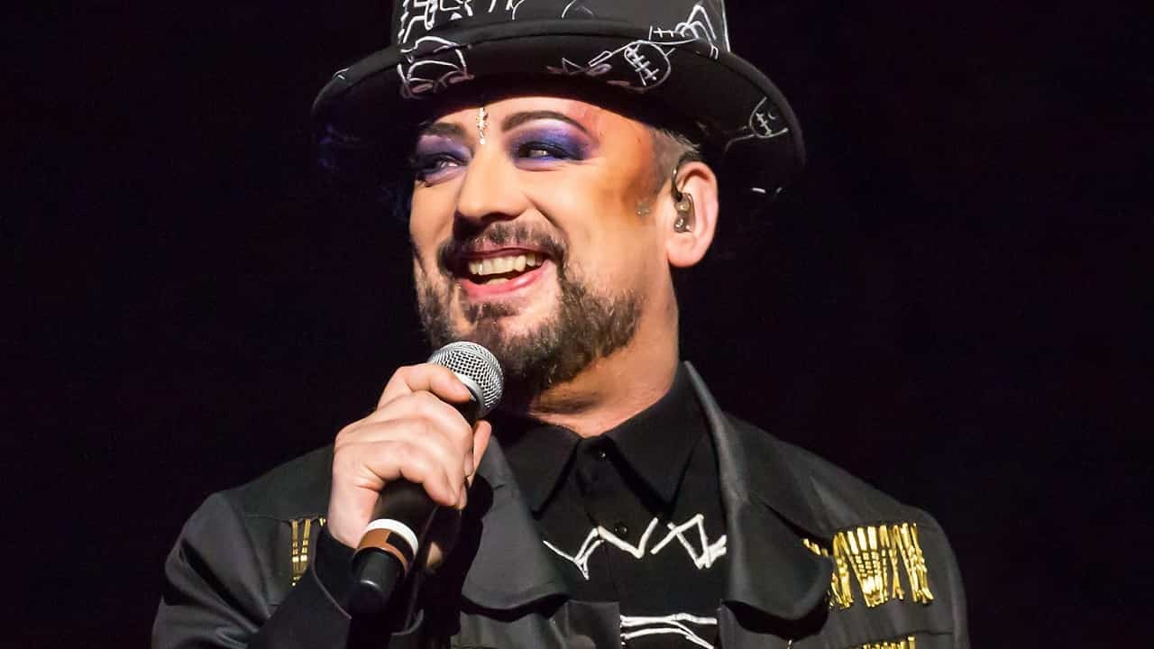 Boy George sonriente