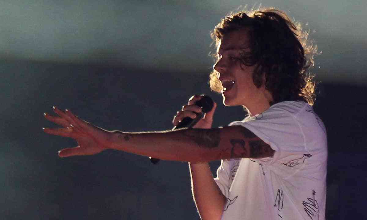 Harry Styles en vivo canta solo