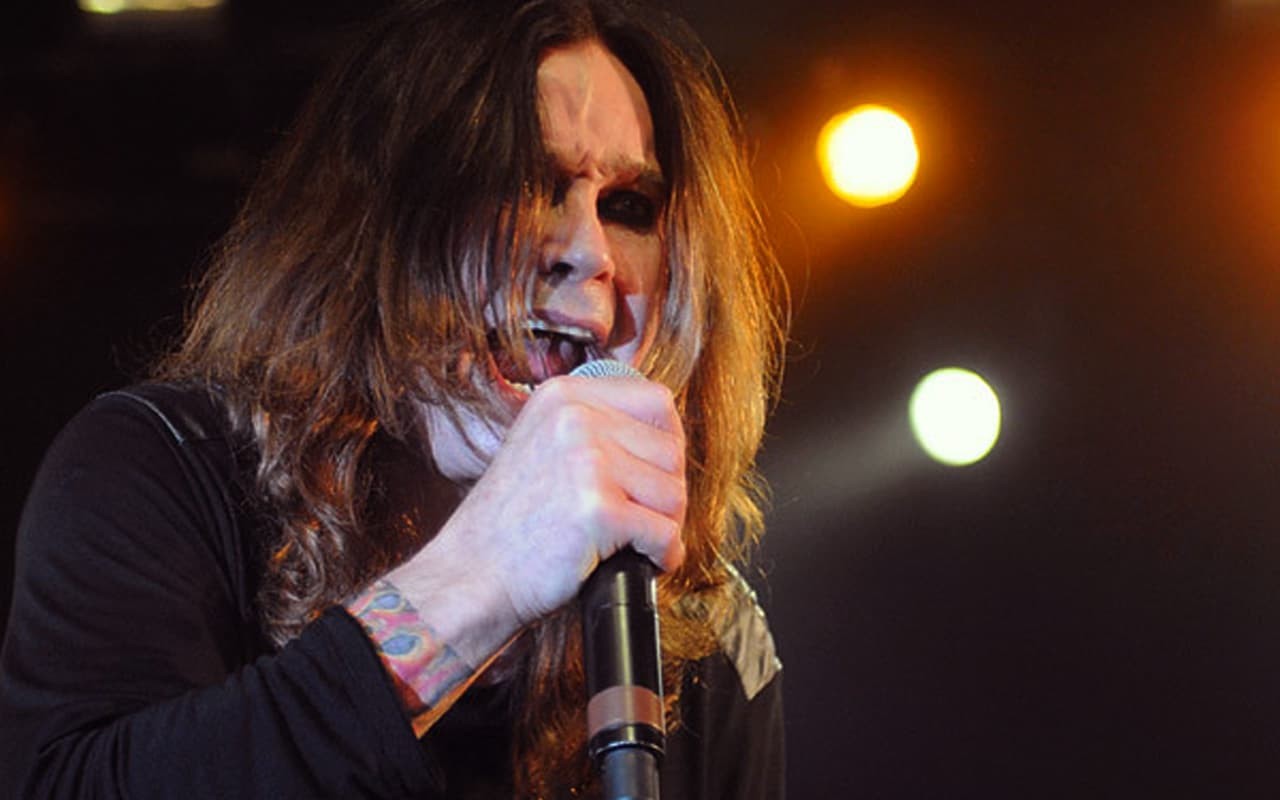 Ozzy Osbourne mic en mano