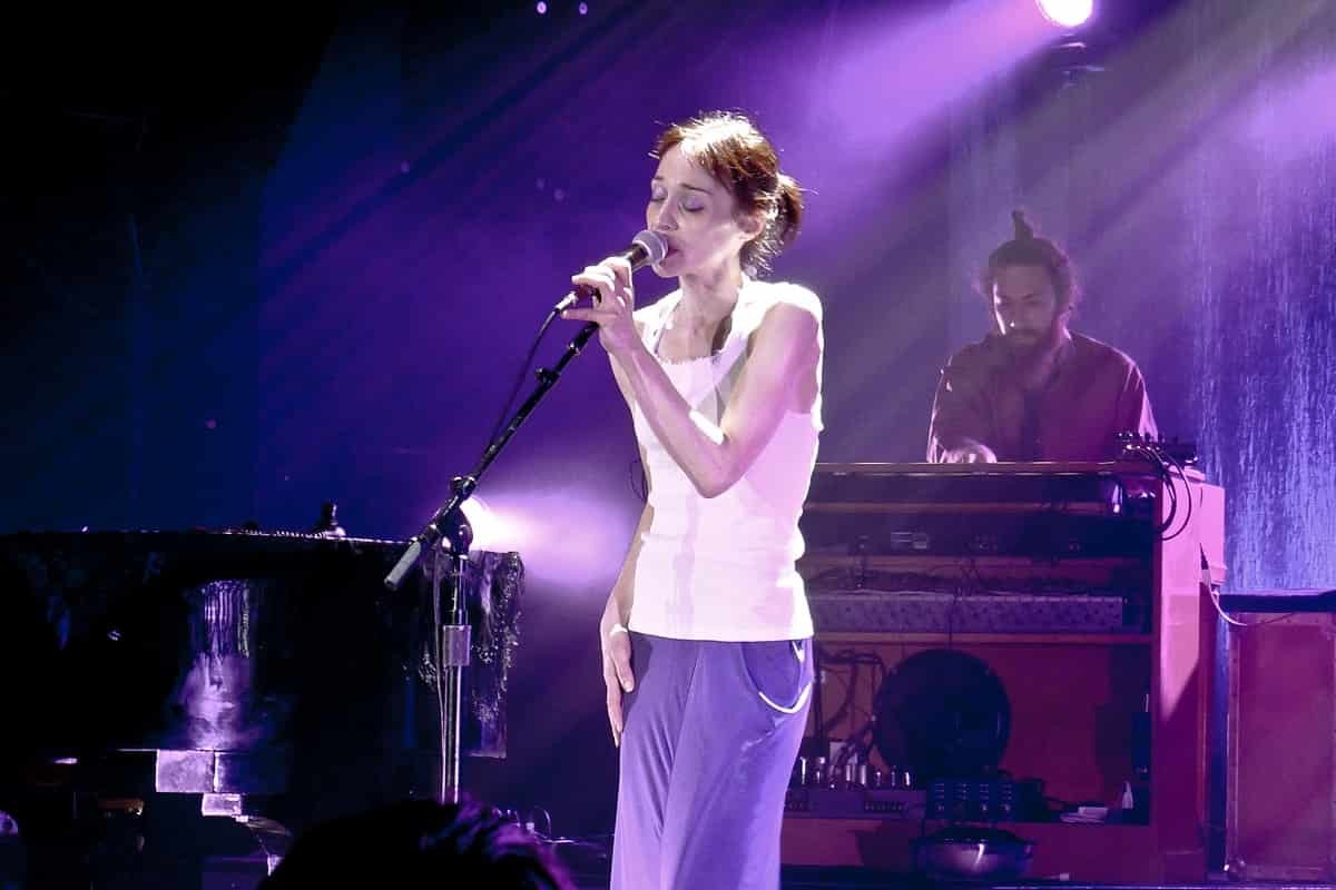 Fiona Apple canta live
