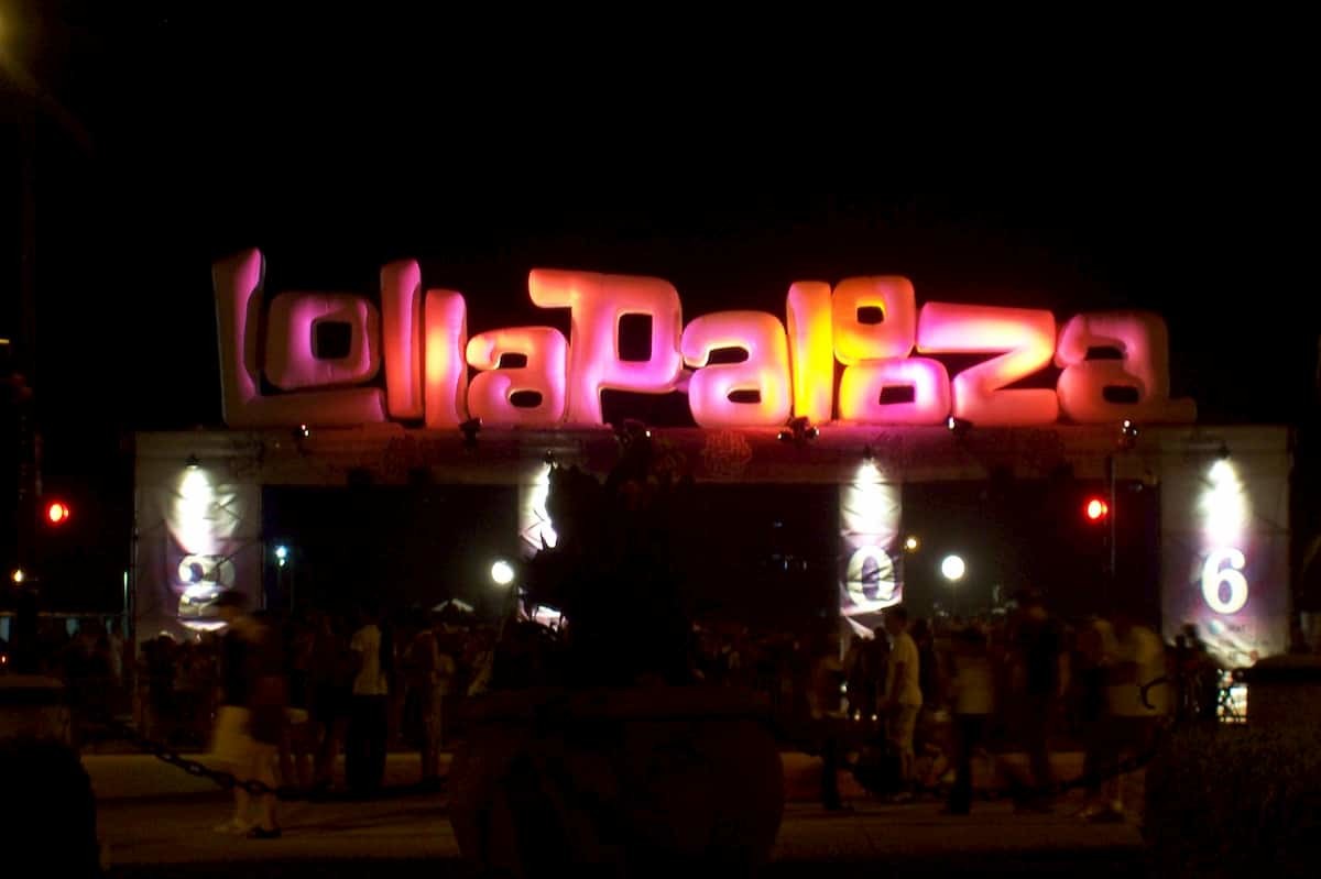 Lollapalooza logo vivo